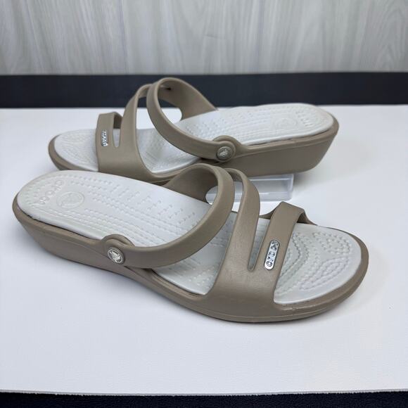 Crocs Patricia Women’s Wedge Sandal Size 7
Tan Gray Slip On Low Heel Sandals - Picture 2 of 11